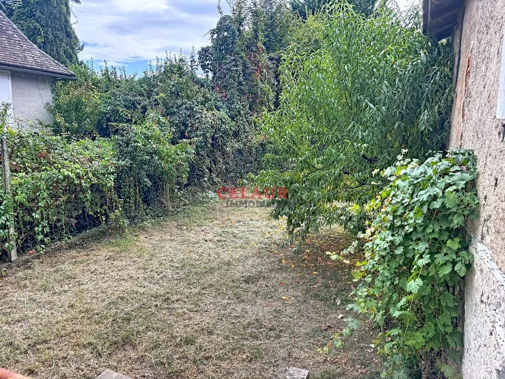 MAISON DE VILLE AVEC JARDINET ET GARAGE
