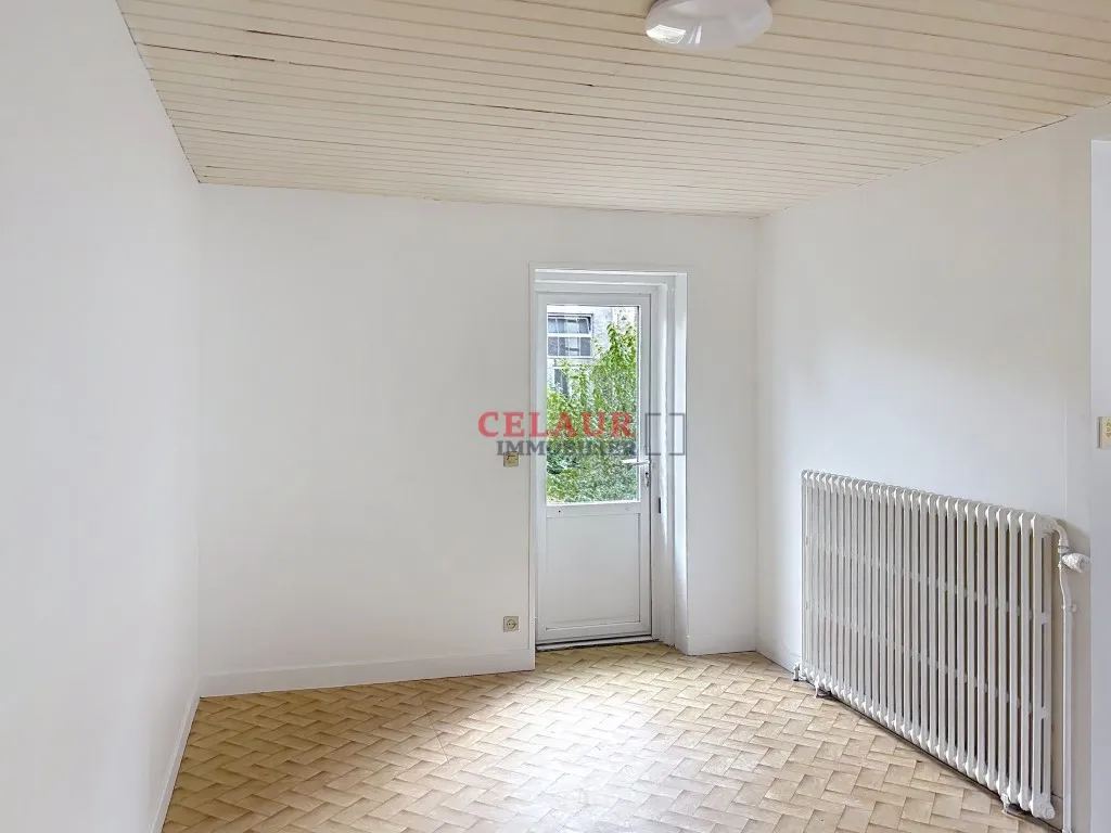 MAISON DE VILLE AVEC JARDINET ET GARAGE