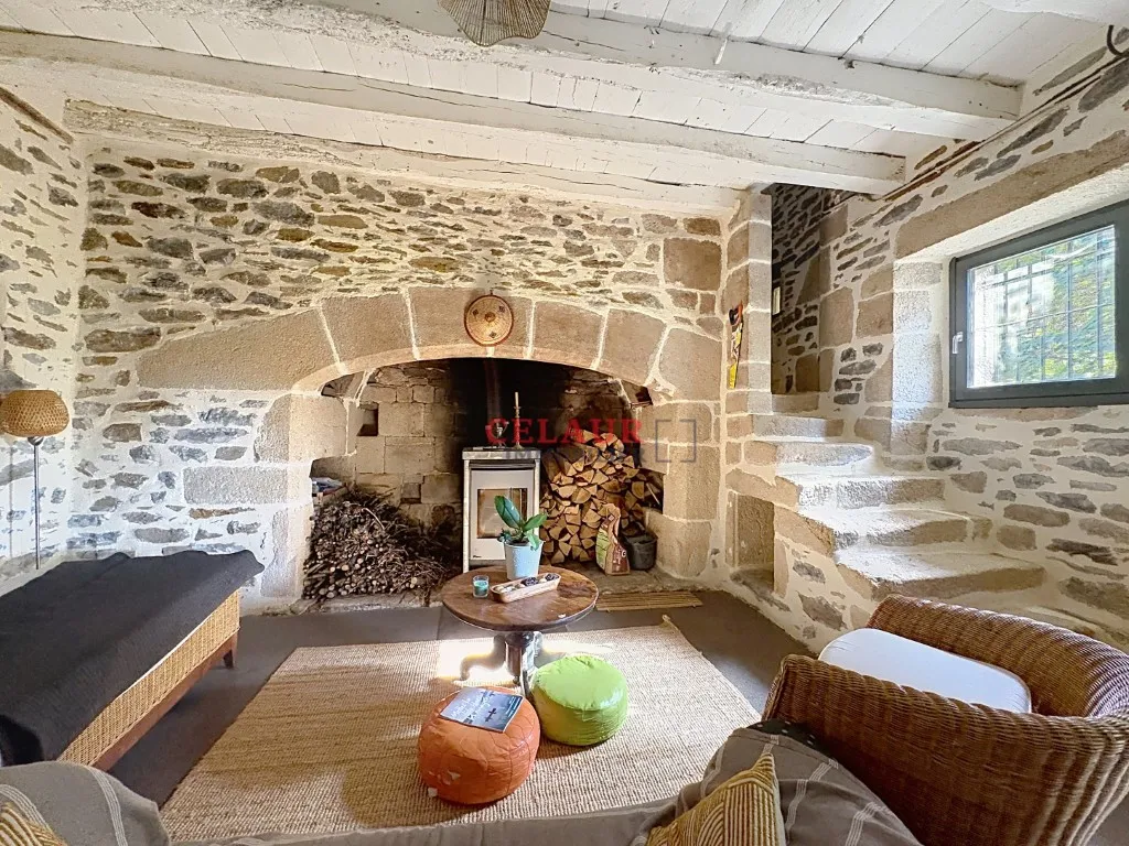 Maison en pierre et jardin