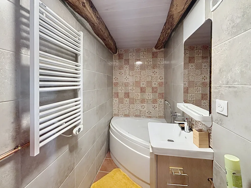 Maison en pierre et piscine