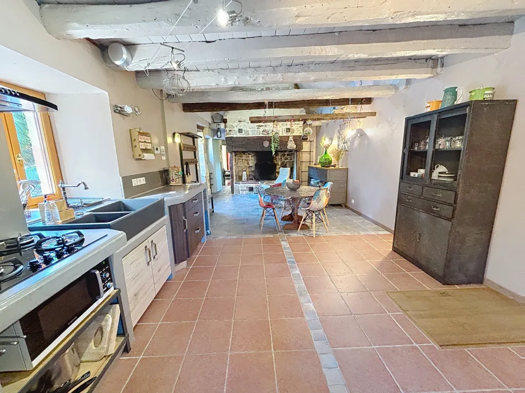 Maison en pierre et piscine