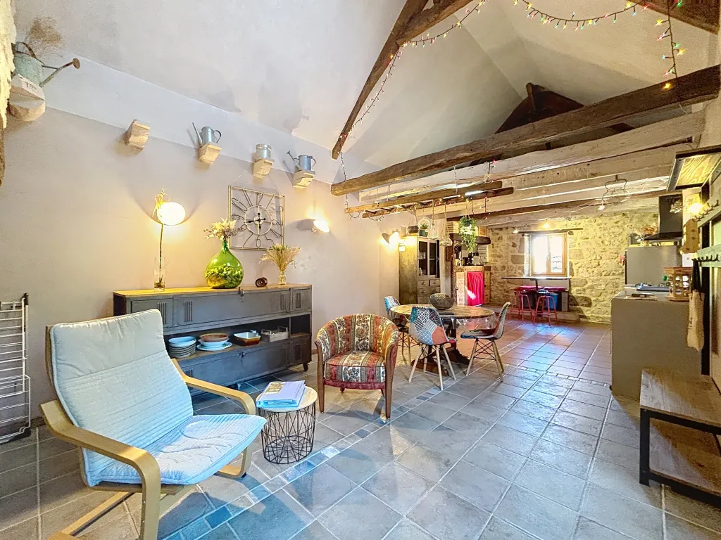 Maison en pierre et piscine