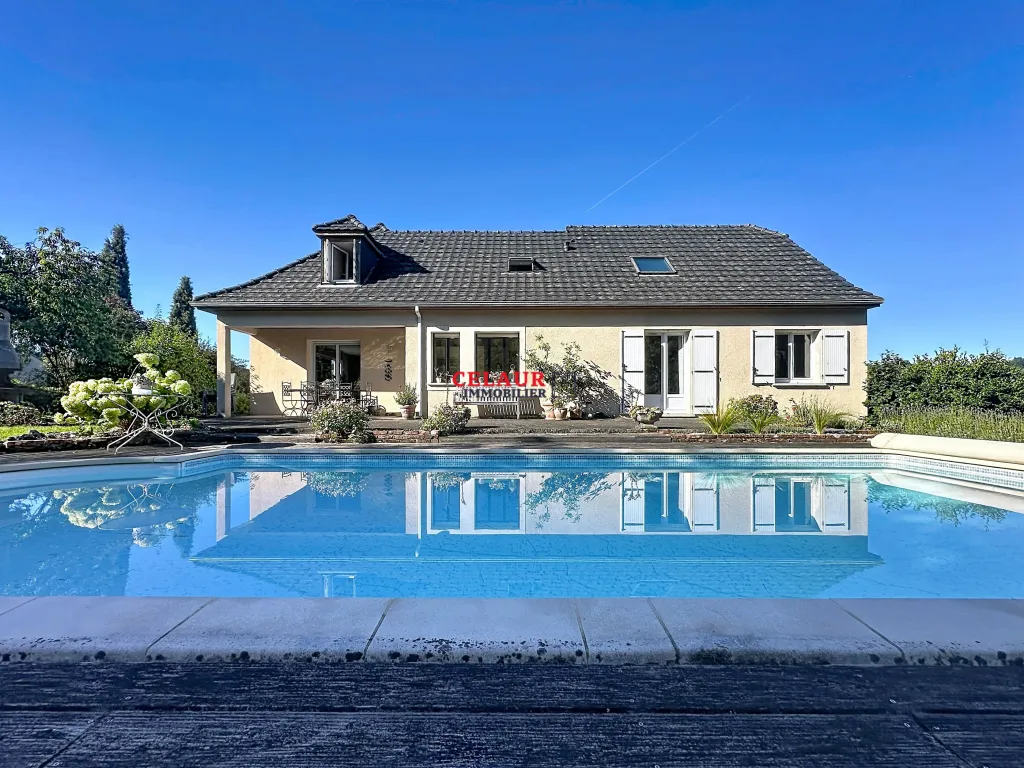 SPACIEUSE MAISON DE 180 M&sup2; AVEC PISCINE