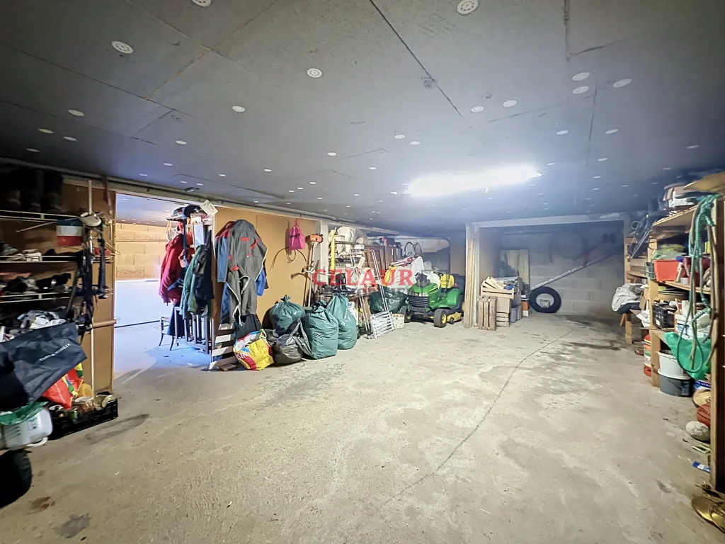 SPACIEUSE MAISON DE 180 M&sup2; AVEC PISCINE