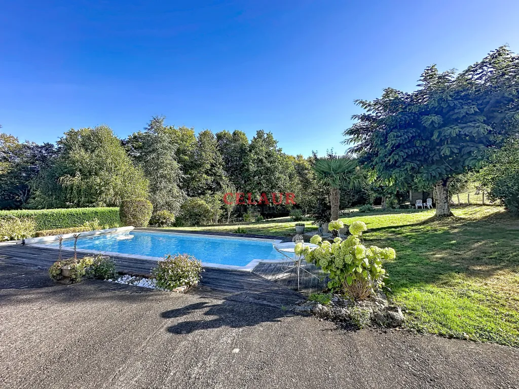 SPACIEUSE MAISON DE 180 M&sup2; AVEC PISCINE