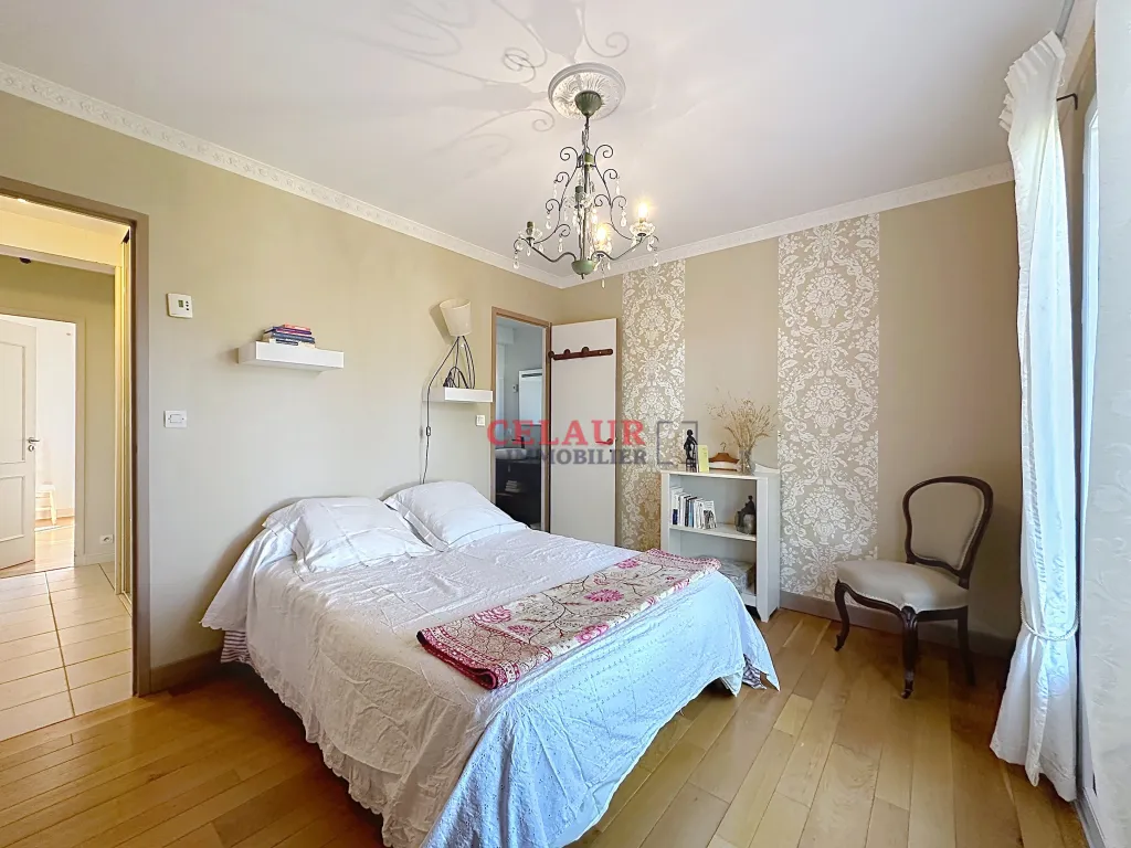 SPACIEUSE MAISON DE 180 M&sup2; AVEC PISCINE