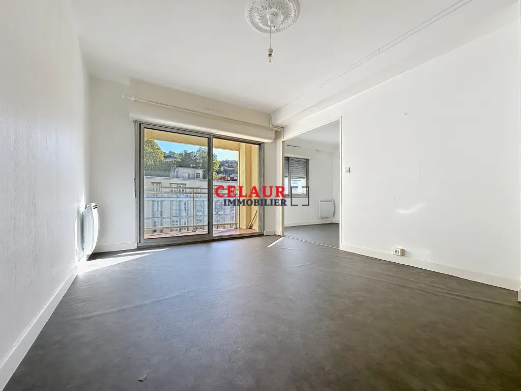 APPARTEMENT AVEC STATIONNEMENT