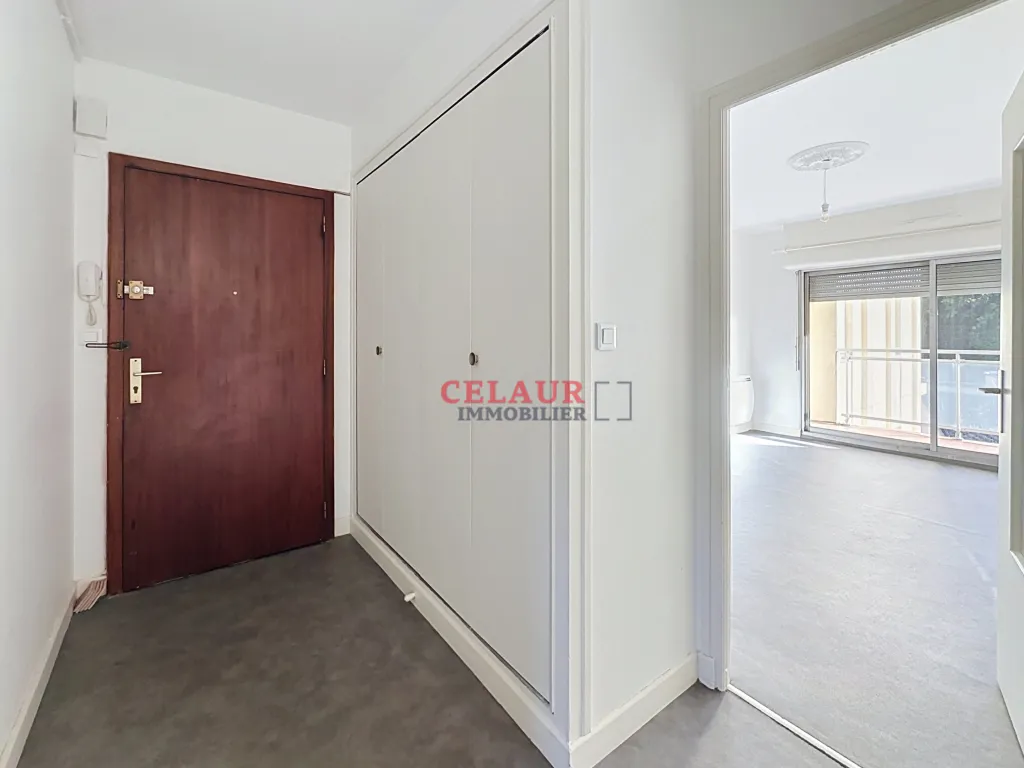 APPARTEMENT AVEC STATIONNEMENT