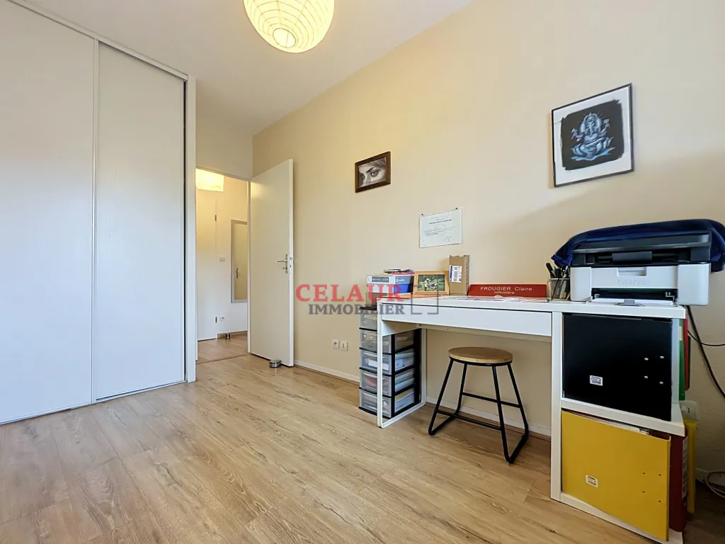 APPARTEMENT R&Eacute;NOV&Eacute; AVEC STATIONNEMENT