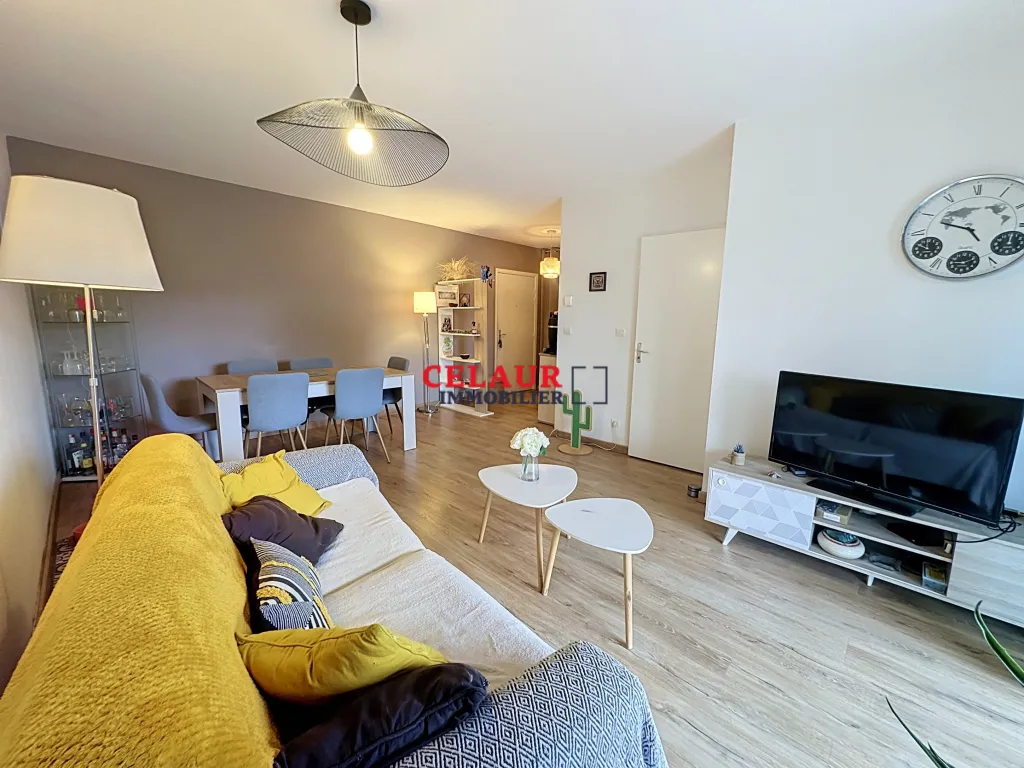 APPARTEMENT R&Eacute;NOV&Eacute; AVEC STATIONNEMENT