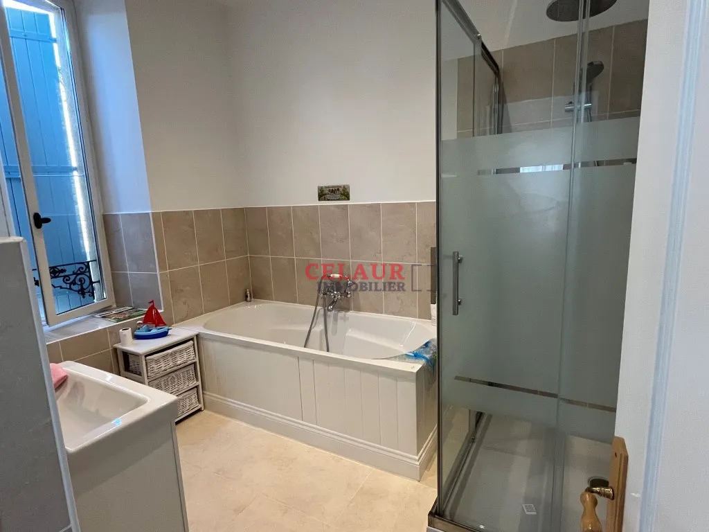 Belle maison en pierre r&eacute;nov&eacute;e avec garage