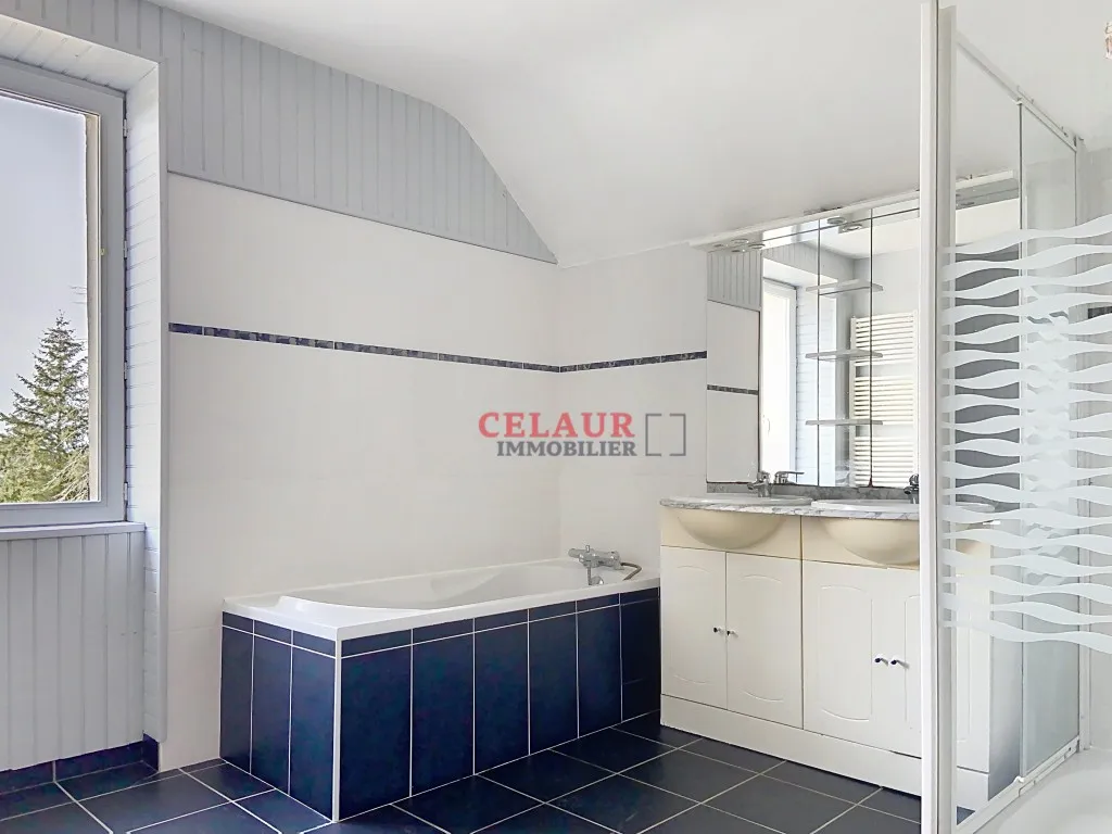 CHARMANTE MAISON AVEC JARDIN