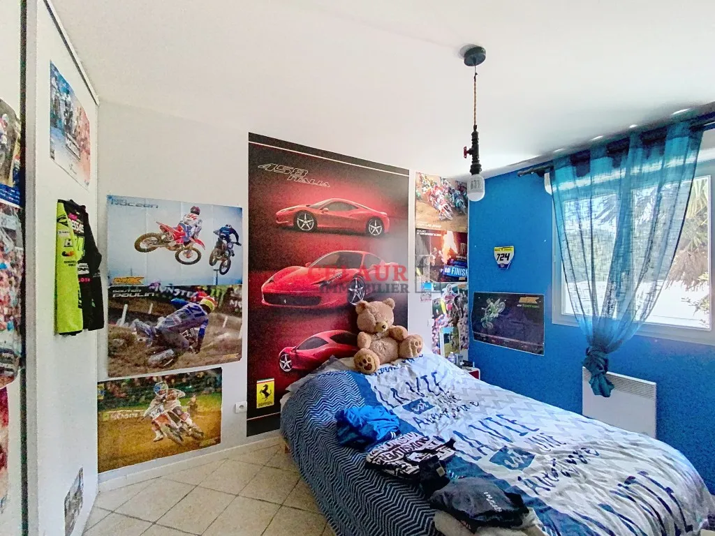 Ensemble immobilier avec logement ind&eacute;pendant, piscine et grand garage