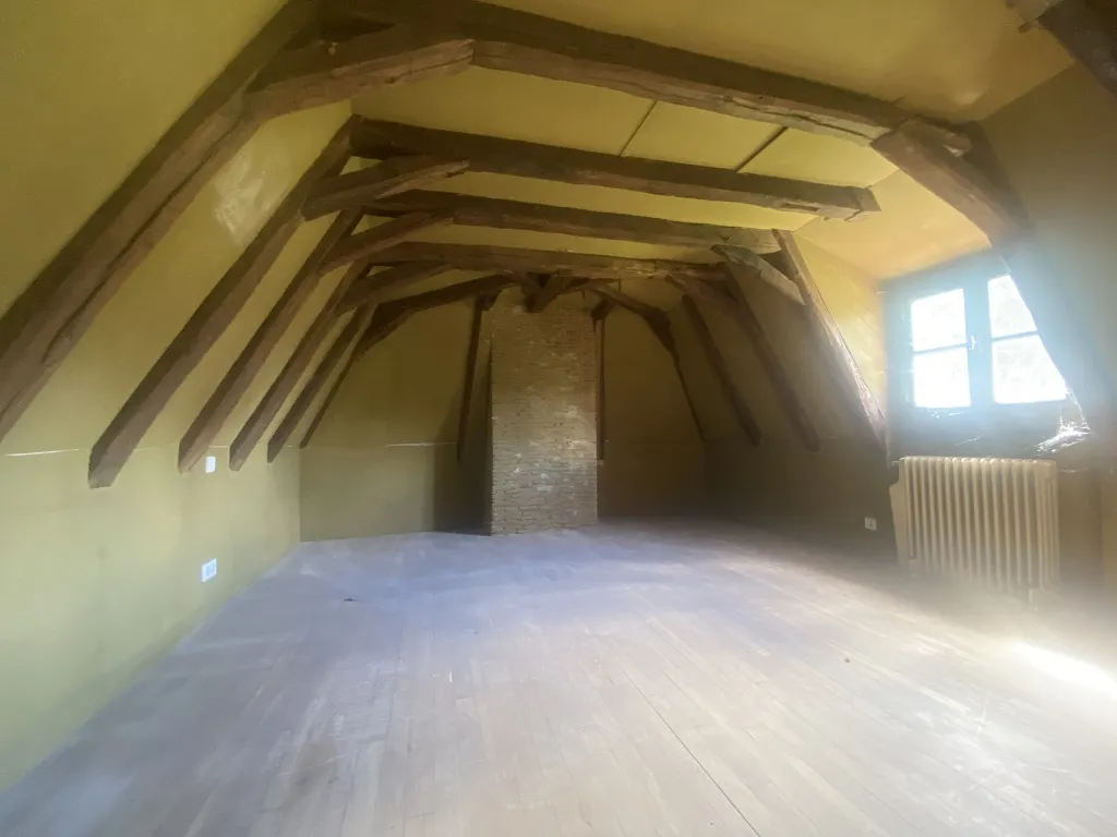 MAISON ET GRANGE SUR PARC 1 HA AVEC RUISSEAU